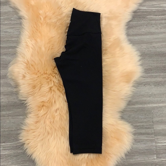 ⭐️ SOLD ⭐️ Lululemon Align Crop - Picture 2 of 7